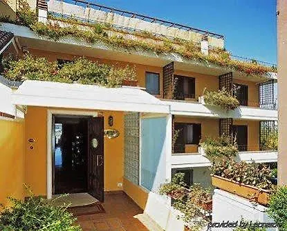 Harri's Hotell 4*