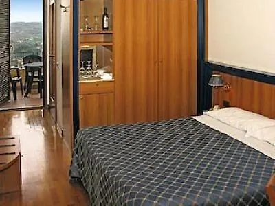 Harri's Hotell 4*